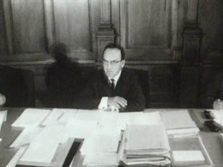 Kurt Furgler, président de la commission d'enquête parlementaire sur l'affaire des Mirages, 1964. [RTS]
