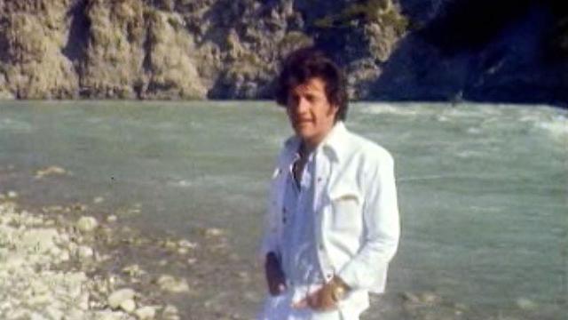 Joe Dassin chante l'été indien en 1975. [RTS]