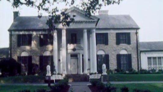 A Graceland, dans la propriété du King, à Memphis. [RTS]