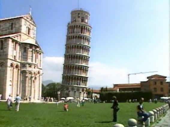 Et si un touriste pouvait vraiment redresser la tour de Pise? [RTS]