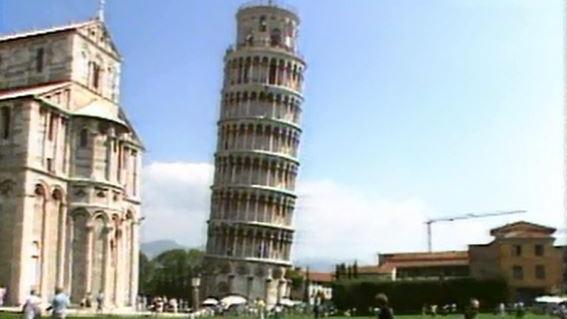 Et si un touriste pouvait vraiment redresser la tour de Pise? [RTS]