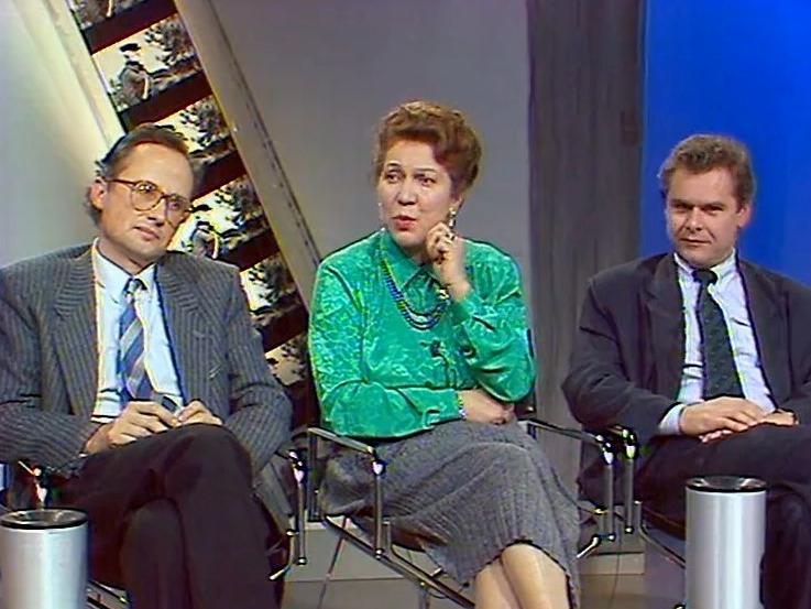 Roberte Falquet et Jacques Pilet (à gauche) sur le plateau de Spécial Cinéma, 1986 [RTS]