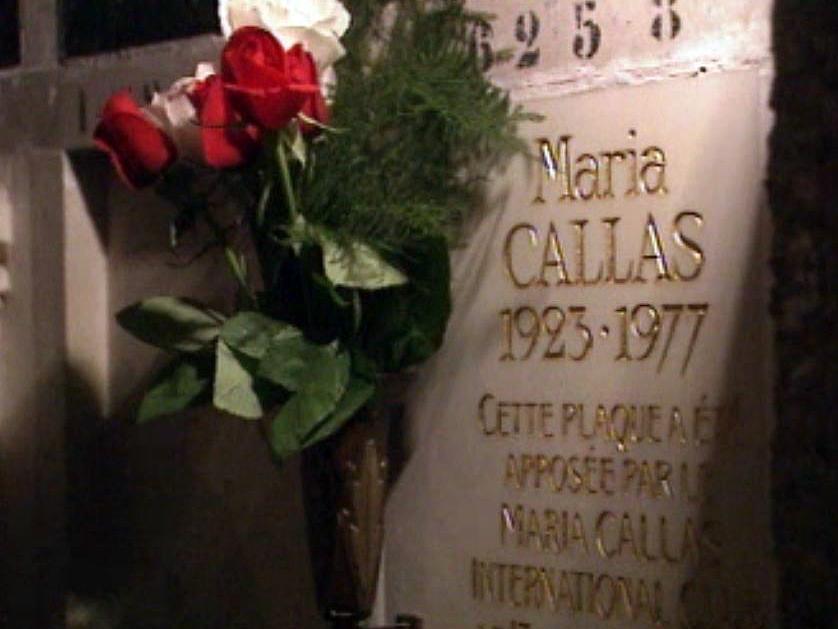 A Paris, une passionné entretient le culte de Maria Callas.