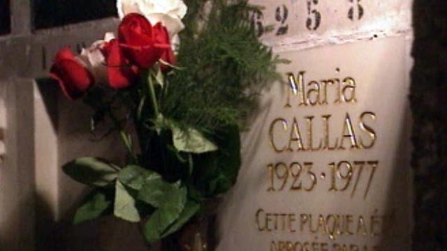 A Paris, une passionné entretient le culte de Maria Callas.
