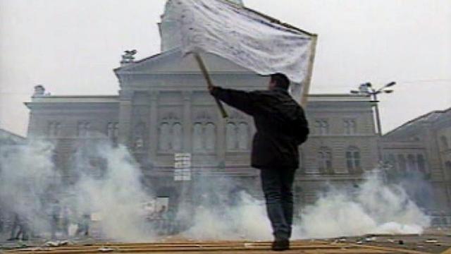 En 1996, les gaz lacrymogènes contre les manifestants paysans.