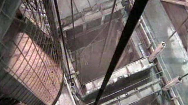 Un ascenseur permettra aux ouvriers d'accéder au chantier.