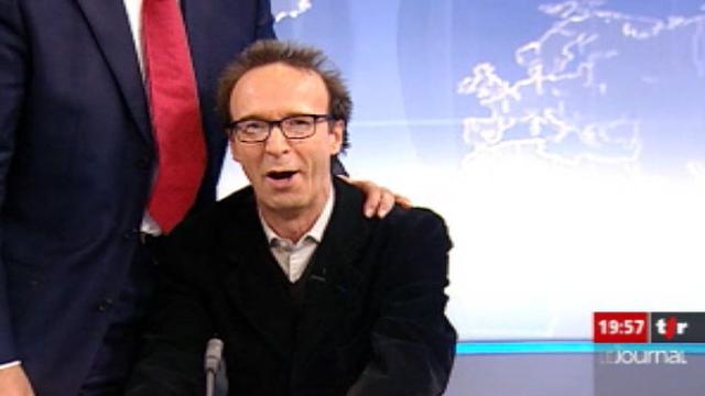 Benigni présente les dernières minutes du téléjournal romand.