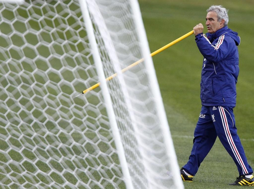 Domenech, avec son bâton de pèlerin, trouvera-t-il les bons mots pour mettre ses 23 joueurs sur la même longueur d'onde?