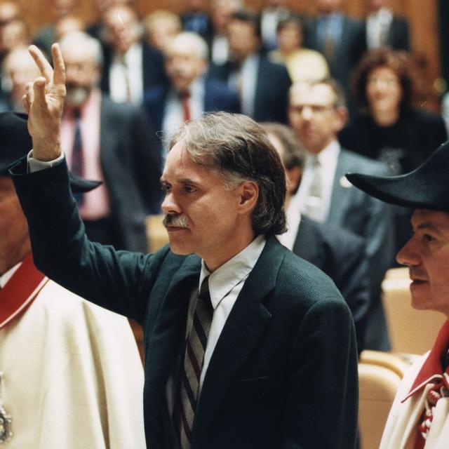 27 septembre 1995: Moritz Leuenberger prête serment quelques minutes après son élection au Conseil fédéral. [alessandro della valle]