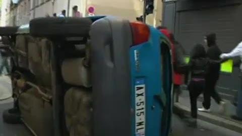 Séquences choisies. Casseurs et forces de l'ordre continuaient de s'affronter dans les rues de Lyon jeudi, en marge de nouveaux rassemblements de lycéens contre la réforme des retraites.