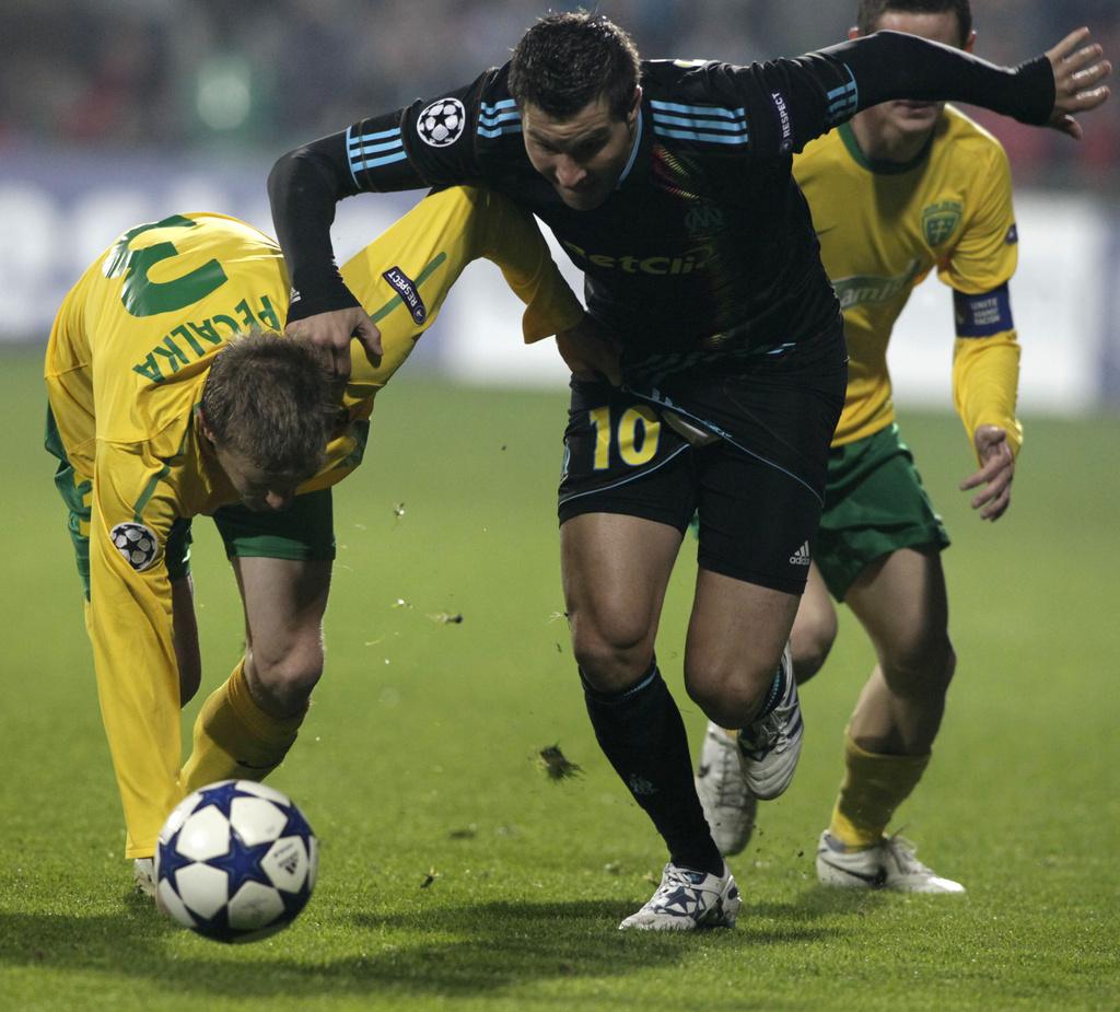 Gignac (à dr.) était en feu ce soir en Slovaquie. [KEYSTONE - Petr David Josek]