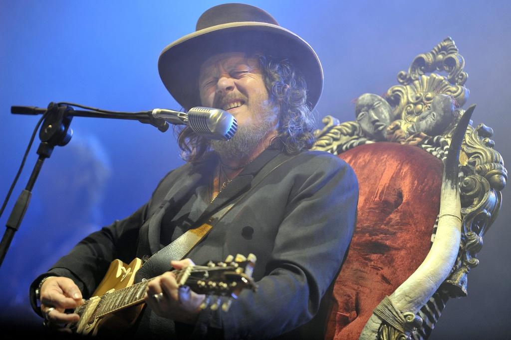 Zucchero en pleine action lors du festival Rock Oz'Arènes à Avenches en 2008. [KEYSTONE - Laurent Gillieron]