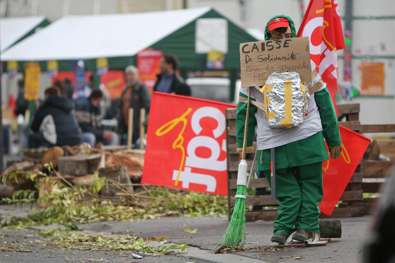 Les piquets de grève commencent à tomber les uns après les autres en France. [citizenside.com]