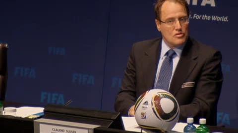 La FIFA suspend deux membres de son comité