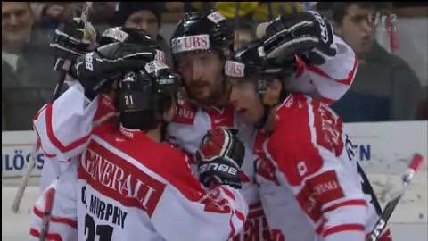 Hockey / Coupe Spengler: Davos - Team Canada. Travis Roche permet au Canda d'espérer (3-2/35e)