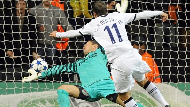 Van der Vaart a mis les "Spurs" sur orbite contre l'Inter. [Gerry Penny]