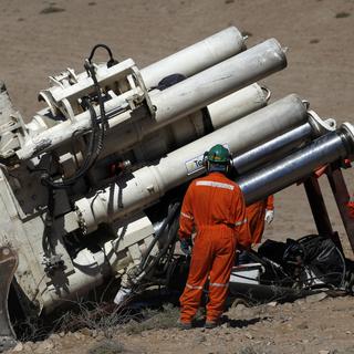La Xtrata 950, un excavateur dernier cri (2009), de conception australienne, creuse actuellement un puits de secours de 700 m de profondeur. Une entreprise qui durera 3 à 4 mois. [ivan alvarado]