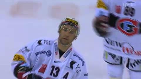 Hockey sur glace / LNA (4e journée) : Fribourg-Gottéron rejoint Genève-Servette (2-2) sur un tir de Benny Plüss, bien servi par Julien Sprunger (28e).