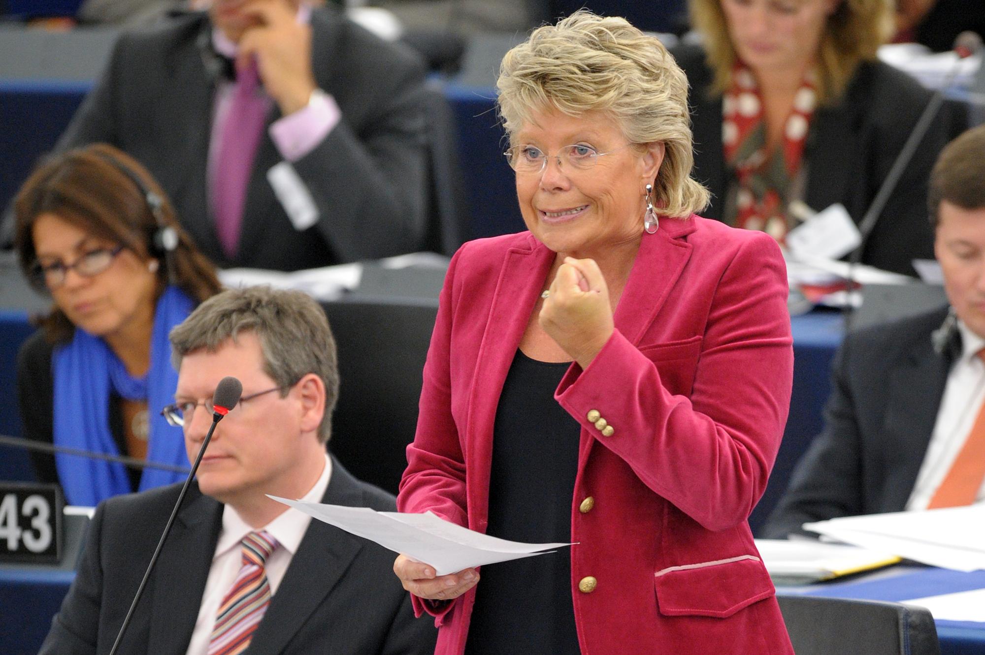 Viviane Reding, commissaire européenne à la Justice, entend mettre ses menaces contre Paris à exécution. [AFP - FREDERICK FLORIN]