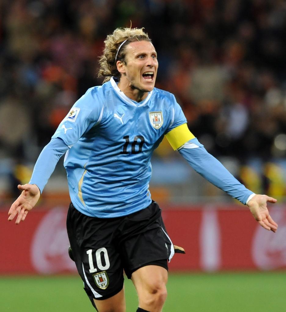 Forlan a encore été l'homme le plus dangereux côté uruguayen. [KEYSTONE - HELMUT FOHRINGER]