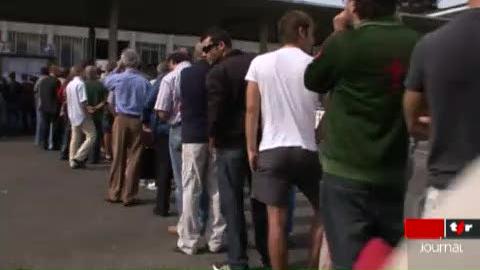 Football:les supporters du Lausanne-Sport font la file au stade de la Pontaise afin d'acheter le précieux sésame pour le premier match de l'équipe en Europa League