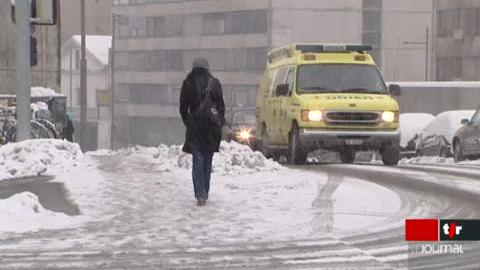 Suisse: la vague de neige et de froid donne du travail aux urgences, avec déjà 350 cas rien qu'à Genève