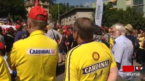 FR: la manifestation de soutien au 75 employés de la brasserie Cardinal a réuni quelque 2500 personnes