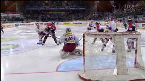 Hockey / Coupe Spengler. 1/4 de finale. Team Canada - Sparta Prague. Pittis inscrit le 2-0 à la 27e minute