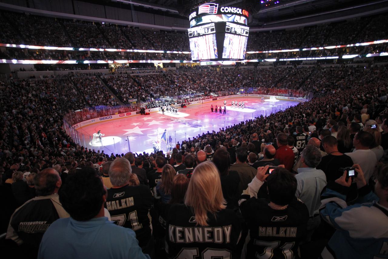 Les Penguins ont inauguré leur nouvelle patinoire à Pittsburgh. [REUTERS - � Jason Cohn / Reuters]