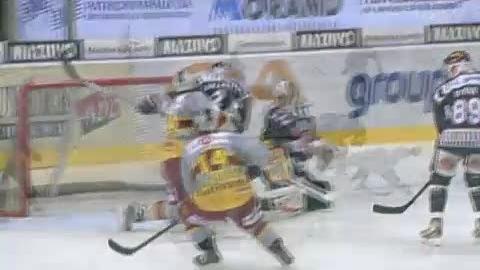 Hockey / LNA : Genève-Servette reprend l’ascendant contre Fribourg-Gottéron (4-3) sur une nouvelle réussite de Morris Trachsler (42e).