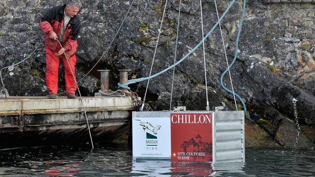 400 bouteilles de chasselas ont pris place au pied du château.