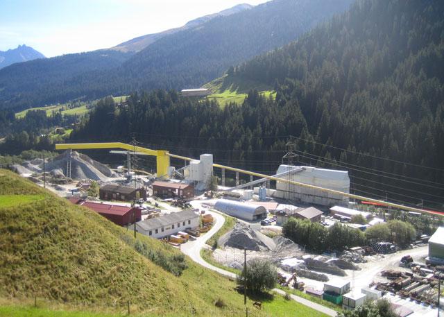 Chantier du tunnel de base du Saint-Gothard à Sedrun. [RTS - Natalie Bougeard]