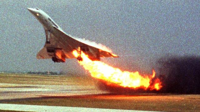 Le 25 juillet 2000, le vol 4590 du Concorde d'Air France décollait de l'aéroport Charles de Gaulle en feu. [Keystone - Toshihiko Sato]