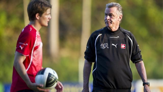 Hitzfeld observe Pirmin Schwegler, successeur possible de Huggel.