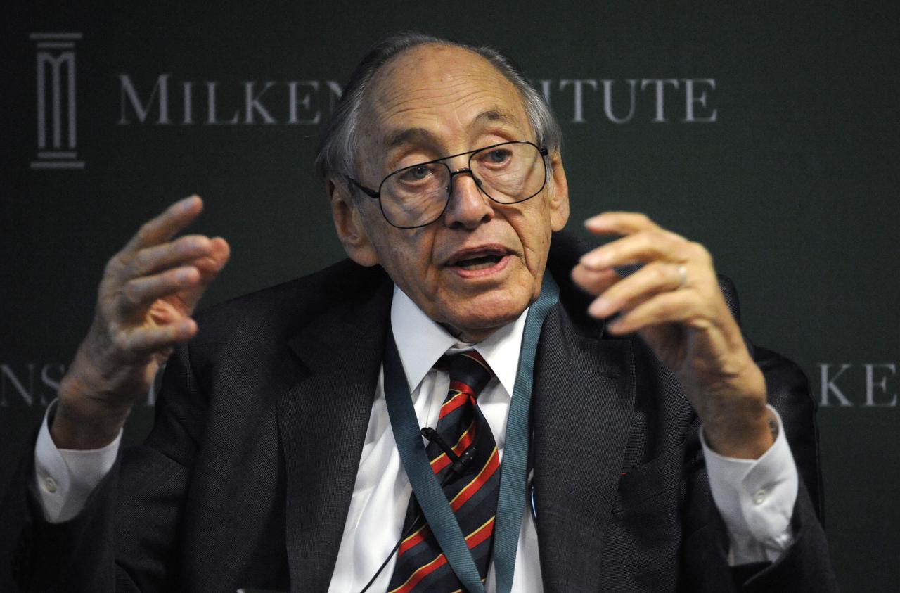 Le futurologue américain à succès Alvin Toffler, ici en 2009, est l'auteur du "Choc du futur" paru dans les années 1970. [REUTERS - � Phil McCarten / Reuters]