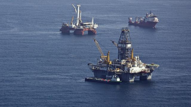 Des bateaux nettoyeurs s'activaient jusqu'à jeudi soir, quand ils ont reçu l'ordre d'évacuer en raison de la tempête Bonnie.