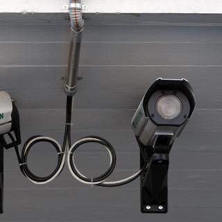 Les caméras de vidéosurveillance se multiplient insidieusement dans les espaces publics de Suisse.