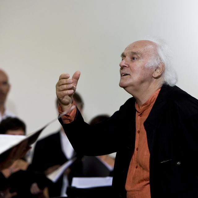 Michel Corboz dirige l'Ensemble vocal de Lausanne à la Schubertiade 2009 à Payerne. [RTS - Alexandre Chatton]