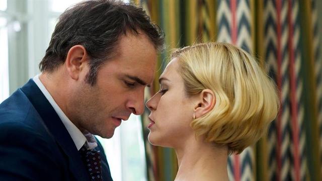 Jean Dujardin est bouleversé lorsqu'il retrouve Cathy. [© Les Productions du Trésor - Europacorp - France 3 Cinema - Pauline's Angel]