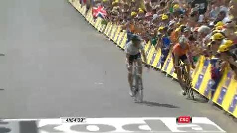 Cyclisme / Tour de France (8e étape): 1ère victoire d'étape pour Andy Schleck. Le maillot jaune change de nouveau d'épaules et revient à Cadel Evans.