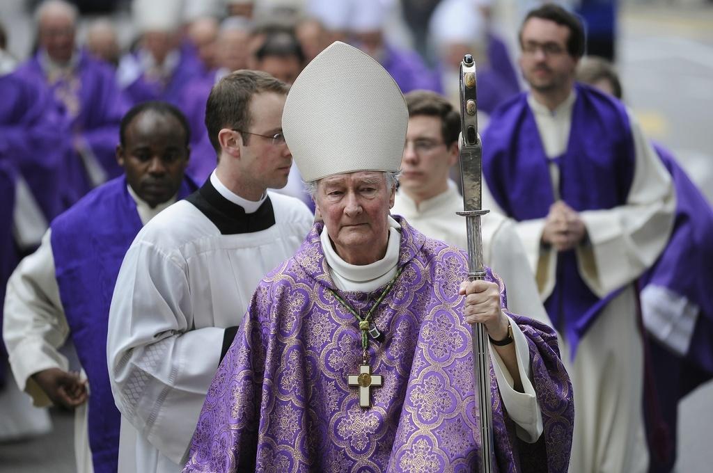 Mgr Genoud lors de l'enterrement de son prédécesseur Mgr Mamie à la cathédrale Saint-Nicolas de Fribourg. C'était le 18 mars 2008.