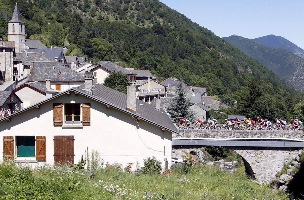 Pas sûr que les coureurs aient pris le temps d'admirer le paysage... [KEYSTONE - GUILLAUME HORCAJUELO]