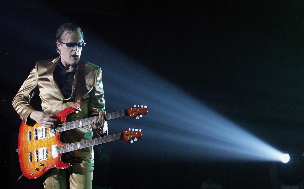 Joe Bonamassa [REUTERS - Denis Balibouse]