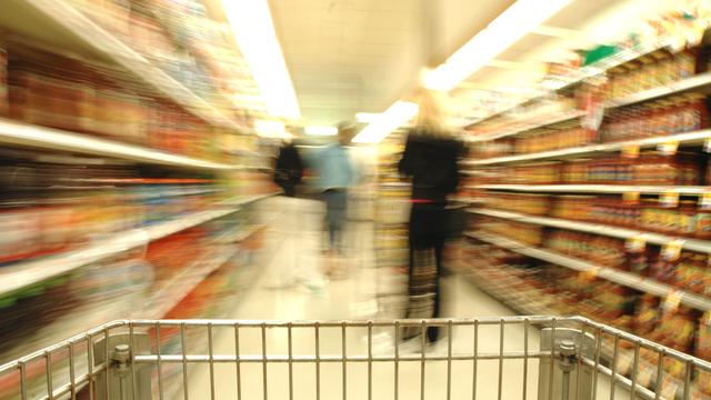 10 produits de consommation courante ont été suivis dans trois supermarchés. [Matty Symons]