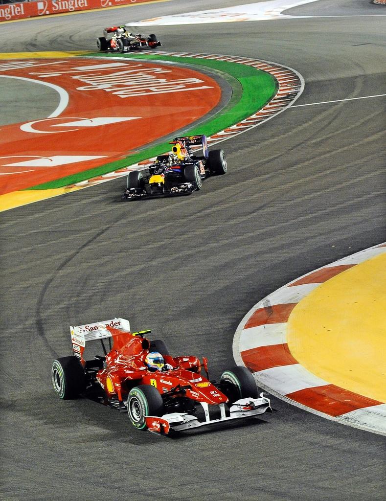 Alonso s'est montré impérial dans les rues de Singapour. [KEYSTONE - FRANCK ROBICHON]