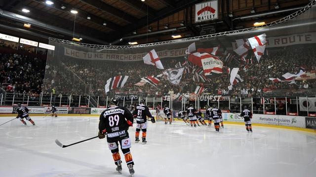 Le hockey reste un sport très apprécié du public, comme ici à Lausanne. [Keystone - Dominic Favre]