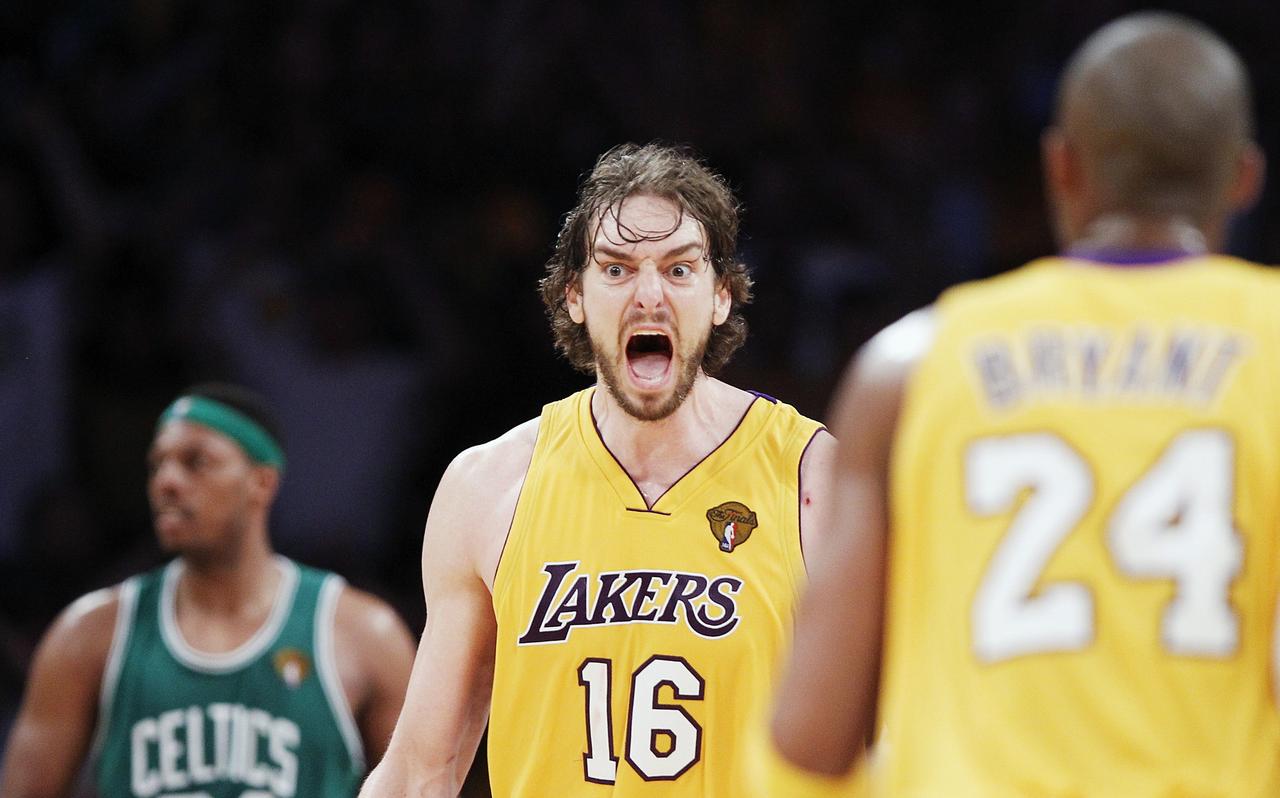 Pau Gasol a dégagé toute sa grinta lorsque Kobe Bryant a eu un coup mou.