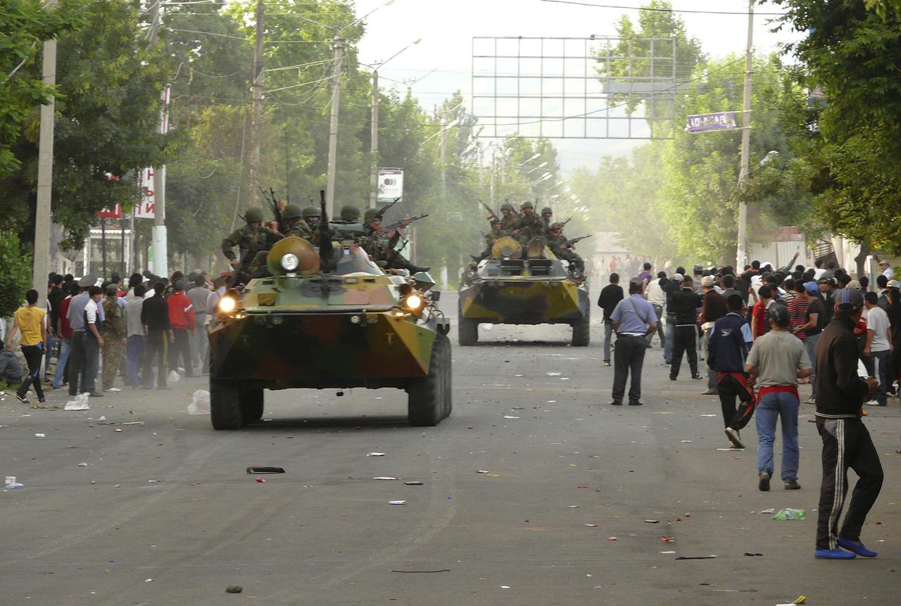 Vendredi, l'armée s'est déployée dans les rues de Och. [REUTERS - � STR New / Reuters]