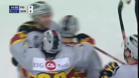 Hockey sur glace / FR-Gottéron - GE-Servette: puck perdu par Leuenberger et Pivron ouvre le score pour les Genevois (0-1/14e)