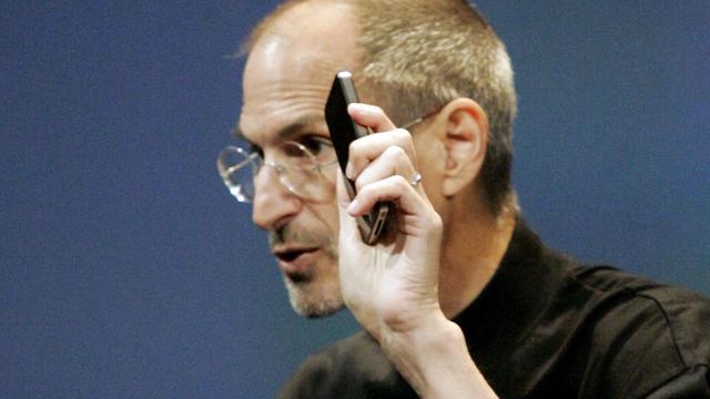 Le patron d'Apple a présenté ses excuses aux utilisateurs pour le dysfonctionnement de son produit phare, l'iPhone 4.